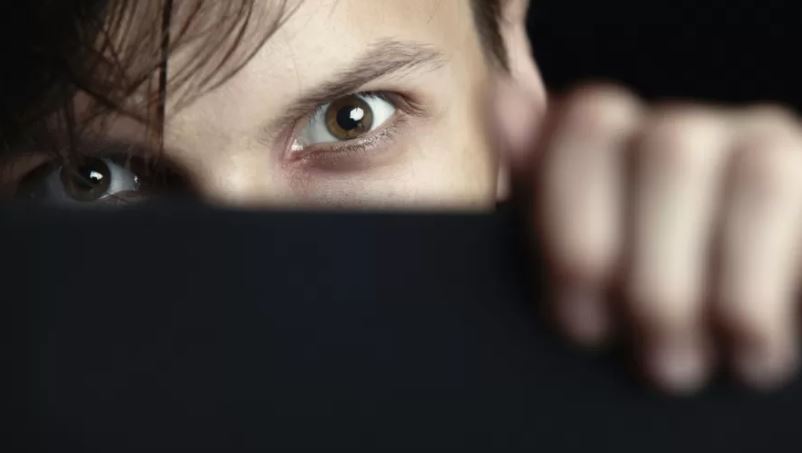 Saiba o que é o stalking e como se defender