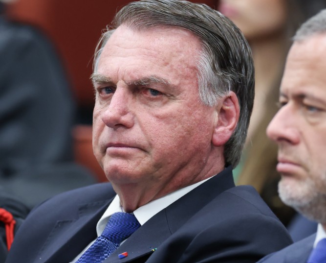 Defesa de Bolsonaro indica nove advogados para julgamento no STF