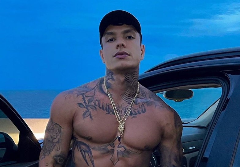 Ex-noivo de Sthe Matos chega à Farofa da GKay 