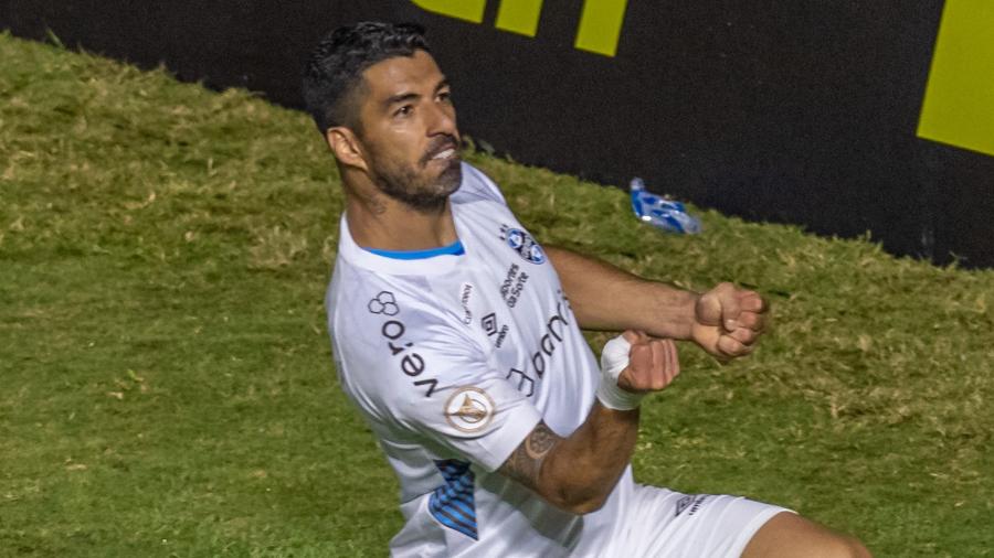 Suárez ganha bônus de R$ 520 mil e gremistas sonham em reverter saída