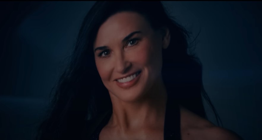 Terror 'A Substância' chega ao streaming; saiba onde assistir