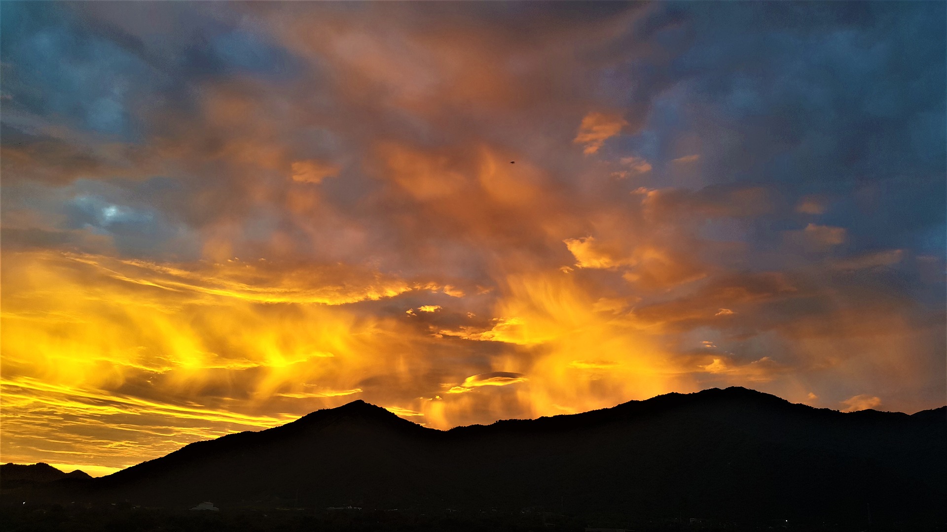 Rover consegue tirar fotografias de nuvens em Marte
