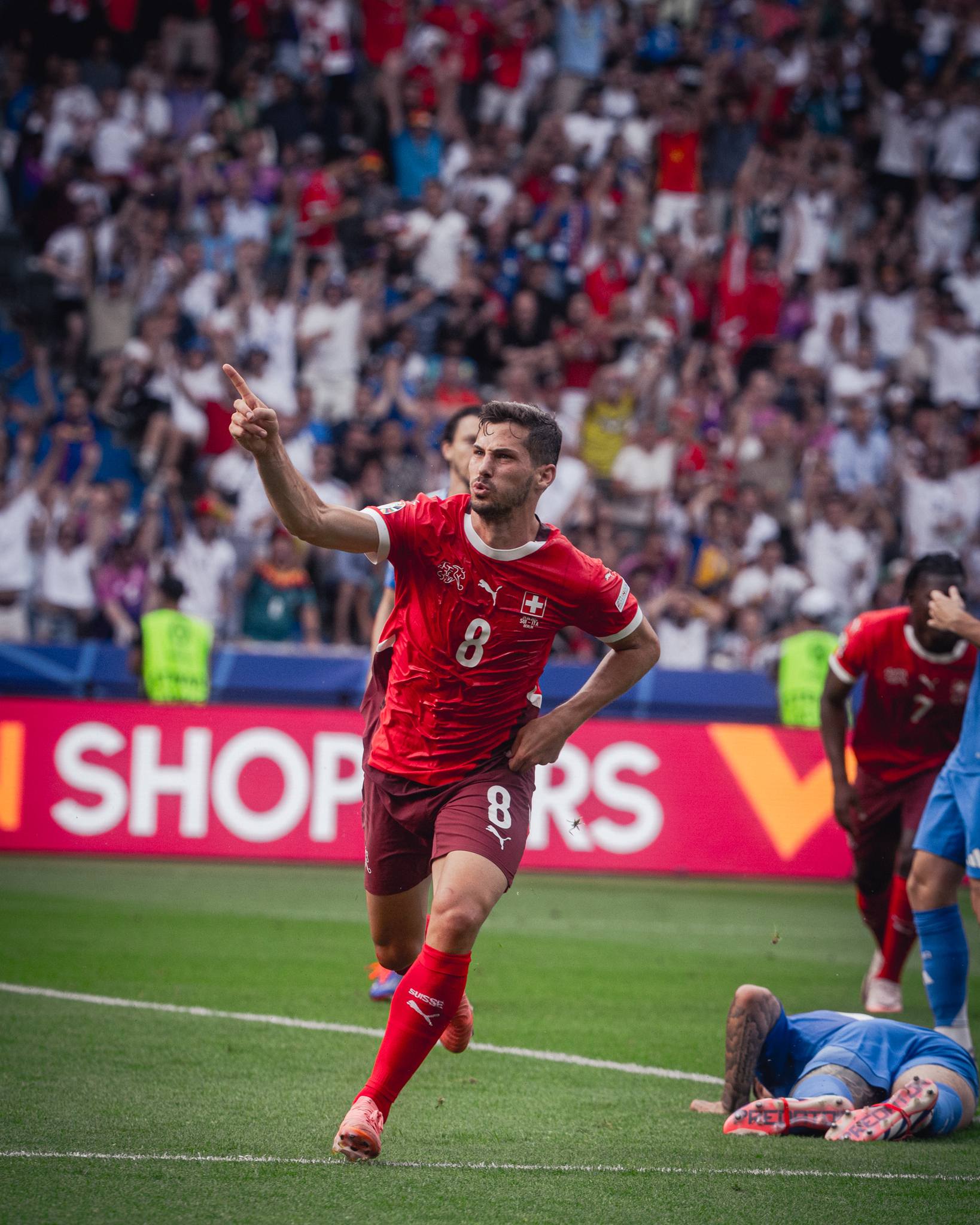 Suíça manda na partida e elimina a campeã Itália nas oitavas da Eurocopa