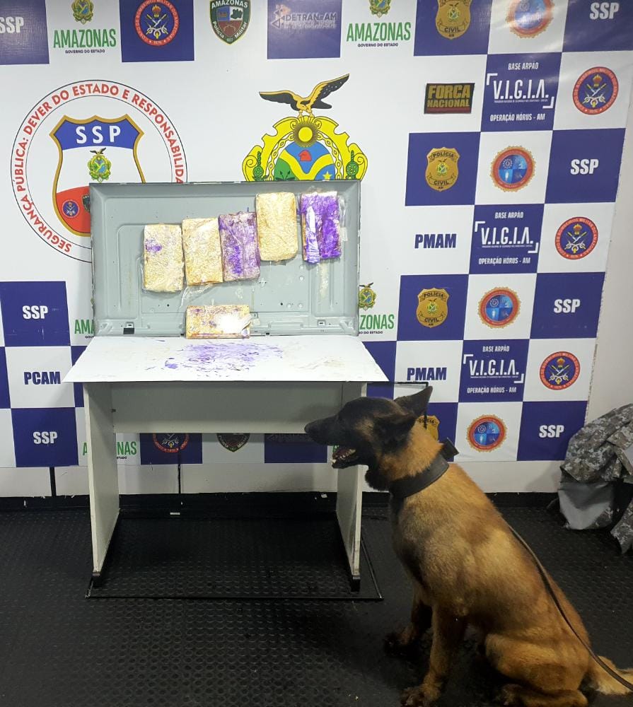 PM apreende drogas em TV e captura dois foragidos da Justiça no Amazonas