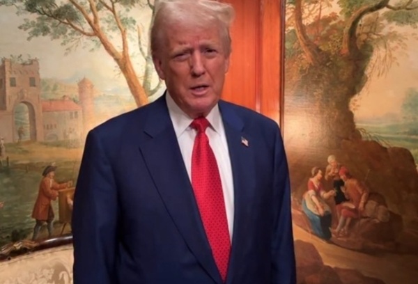 Trump ameaça países que negociam com Irã com tarifa de 25%