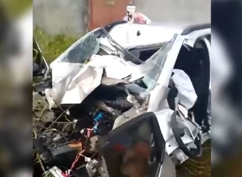 Mulher morre após carro se despedaçar em acidente chocante em Manaus