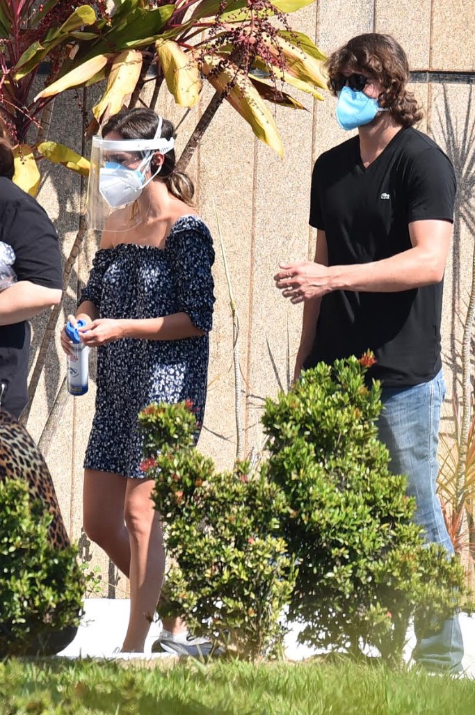 Tatá Werneck, Majella e mais amigos chegam para despedida de Paulo Gustavo