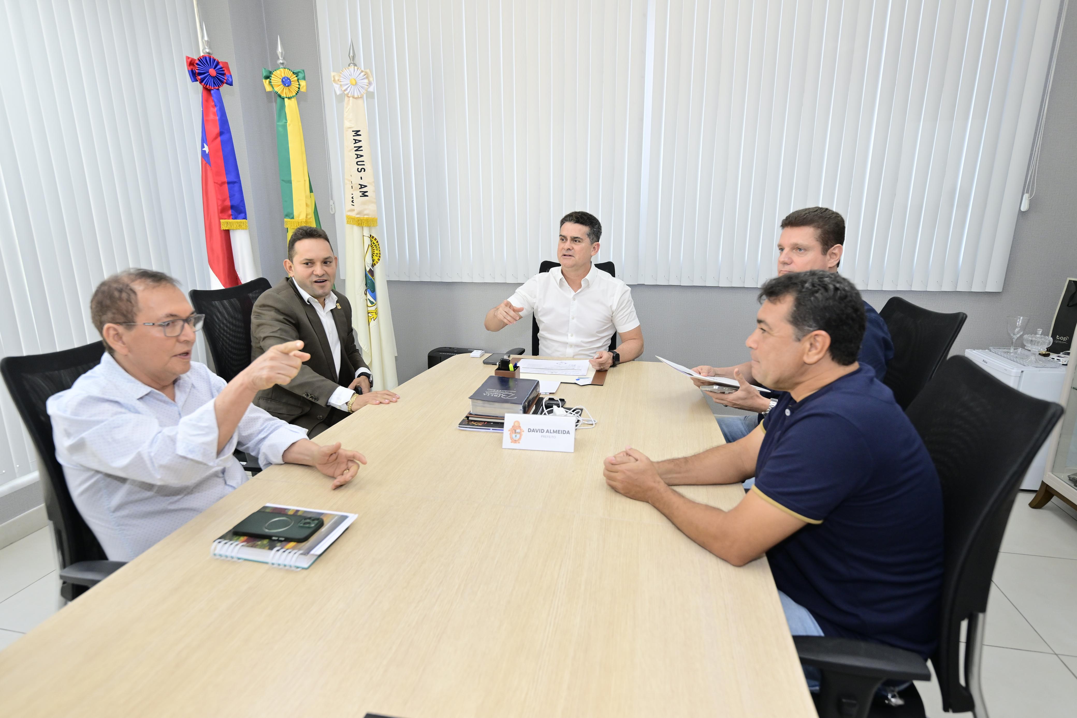 Prefeitura regulamenta e amplia serviço de táxi e táxi-frete em Manaus