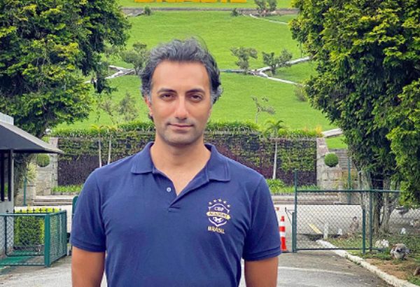 Alvo de xingamentos no Piauí, técnico iraniano diz que futebol é sua liberdade