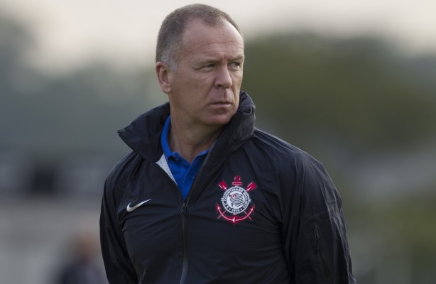 Estratégia não funciona, e Mano admite substituir medalhões do Corinthians