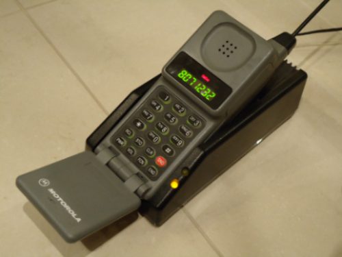 Hoje completam-se 30 anos que o celular chegou ao Brasil