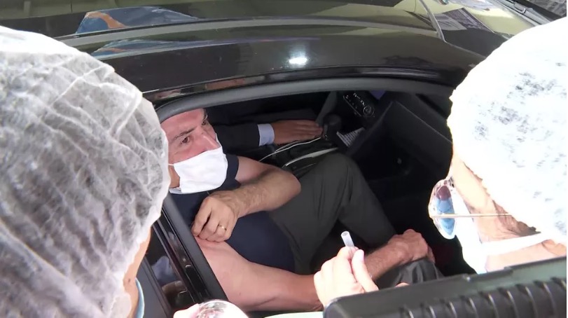 Michel Temer é vacinado contra covid-19 em São Paulo