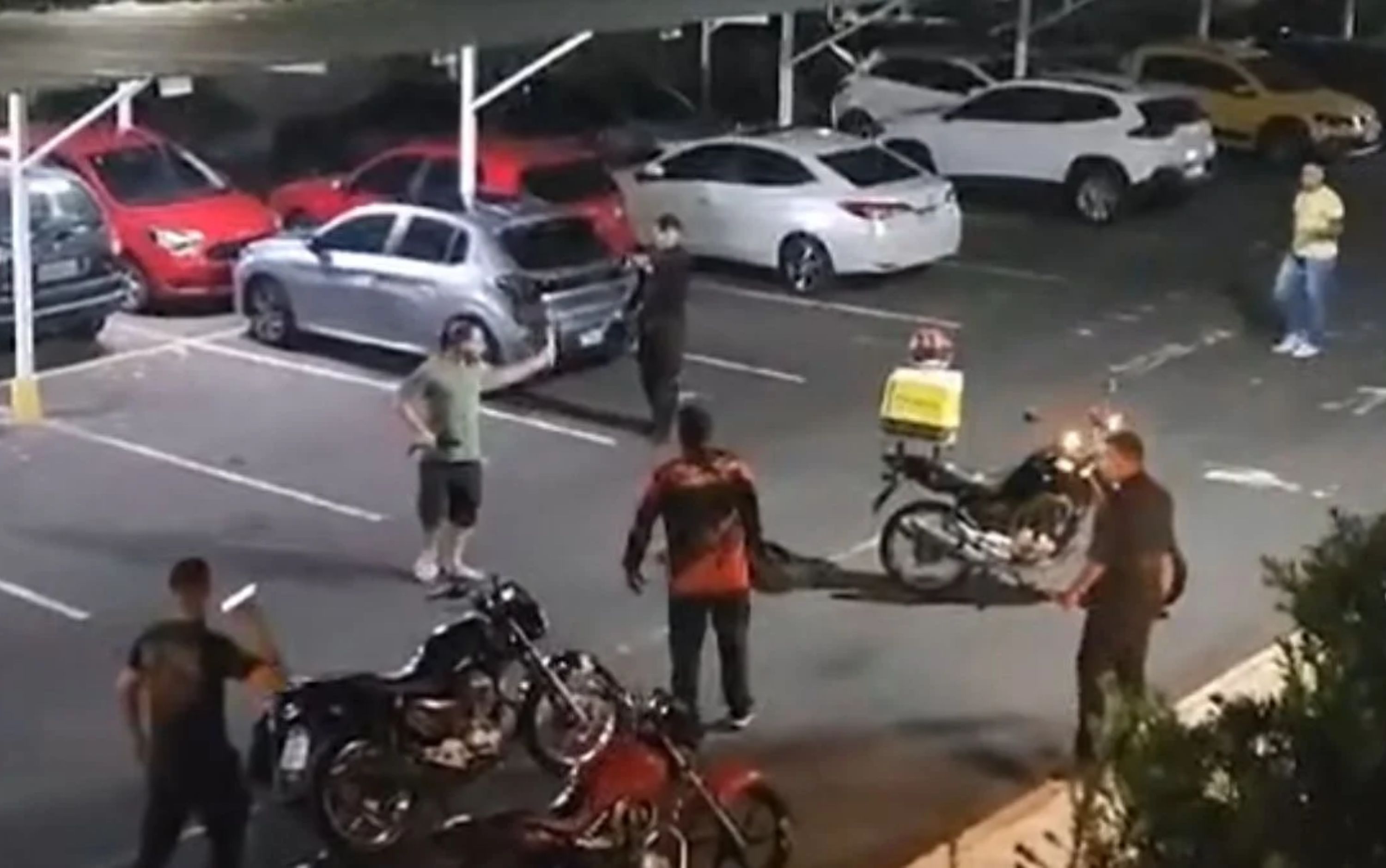 Justiça mantém prisão de entregadores envolvidos em briga com morador de condomínio em Manaus