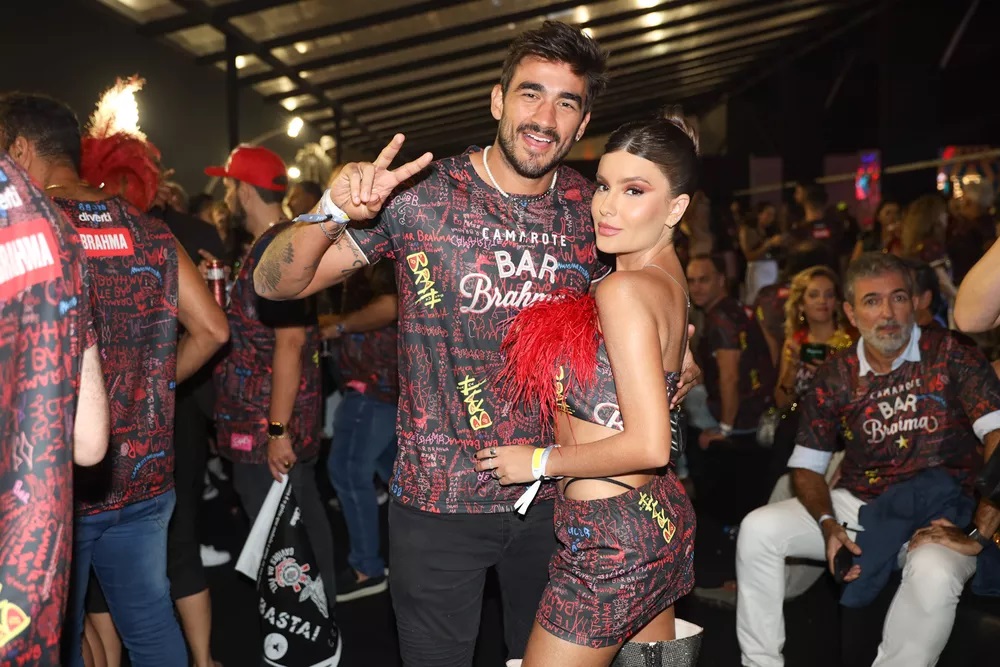 Ex-BBB Thais Braz curte 1º carnaval após cirurgia na testa