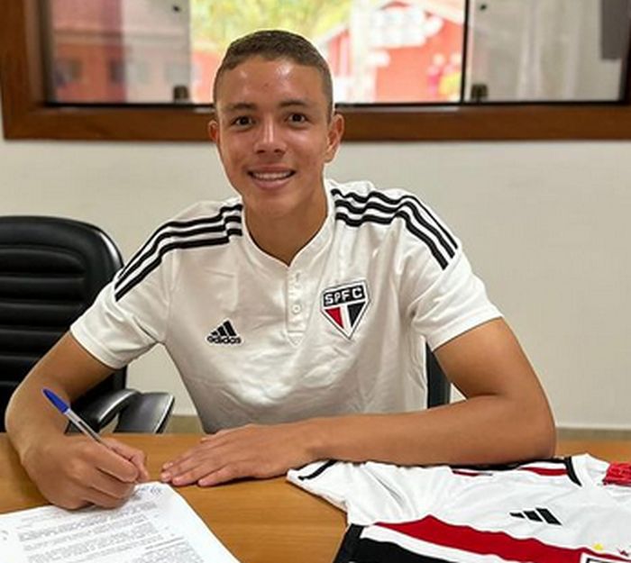 São Paulo renova com Henry, joia de 16 anos e 1,92m; multa é de R$ 317 mi