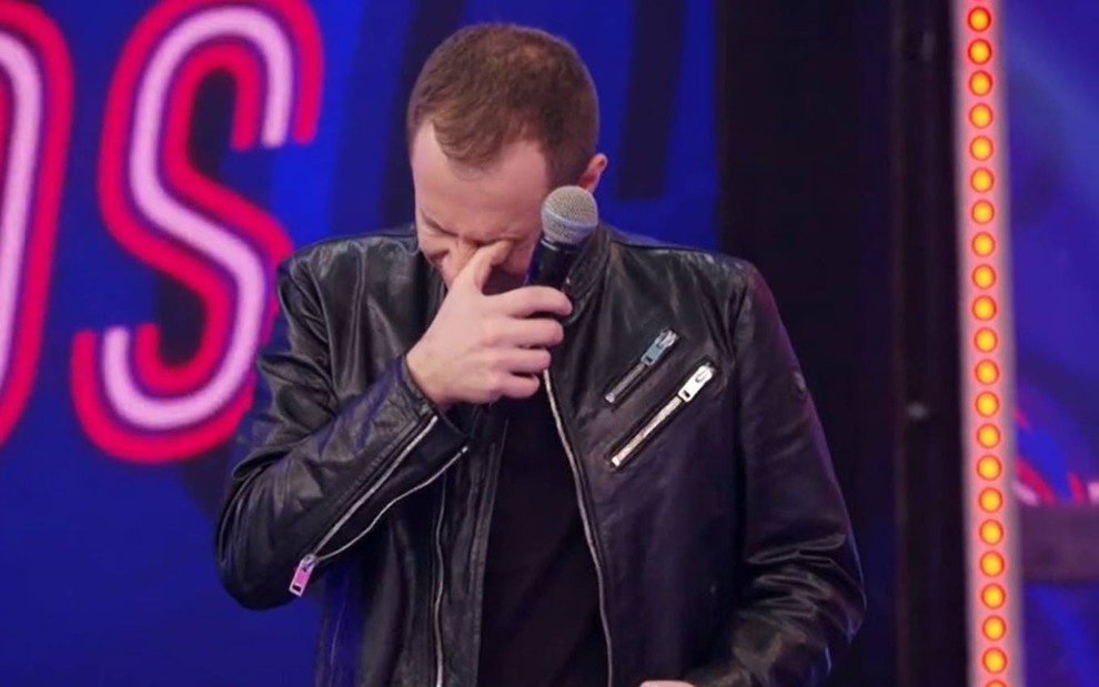 Leifert chora na final da Super Dança e faz agradecimento a Faustão; Vídeo