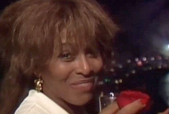 Fã de Ayrton Senna, Tina Turner fez homenagem especial para piloto em show