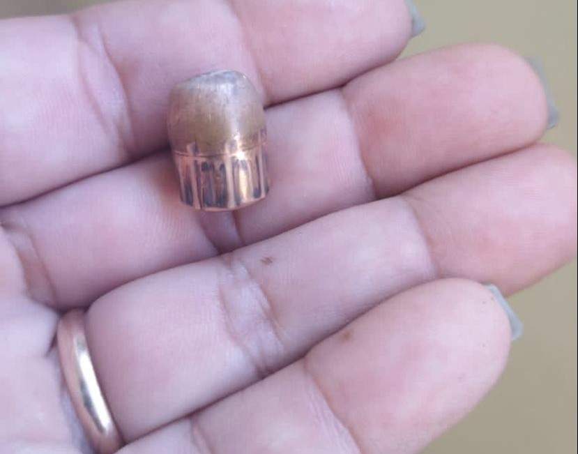 Mulher atira em vizinha por ciúmes do marido; saiba o que aconteceu