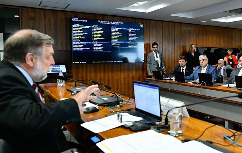 Comissão de Educação aprova PL que autoriza escolas a receberem doações 