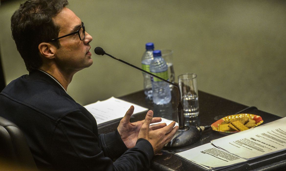 Em interrogatório, Jairinho se diz inocente e questiona manobras médicas