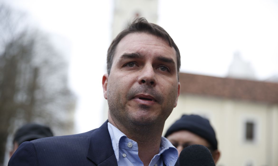 STF encaminha à PGR notícia-crime contra senador Flávio Bolsonaro