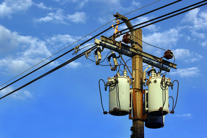 Jovem é preso após atirar 20 vezes com fuzil em transformador de energia 