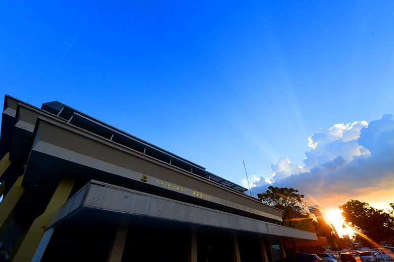 Editais abrem vagas de desembargador e advogado no TRE-AM