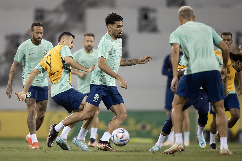 Neymar treina e confirma presença pelo Brasil nas oitavas da Copa do Mundo