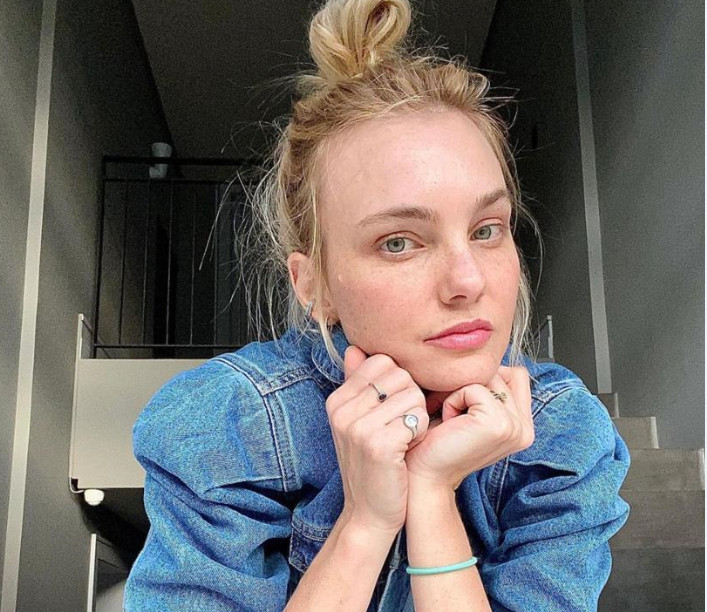 Carol Trentini revela que mãe perdeu tudo ao cair em golpe de WhatsApp