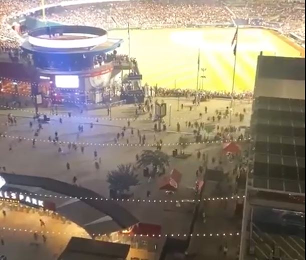 Vídeo: Tiroteio durante partida de beisebol deixa quatro feridos nos EUA