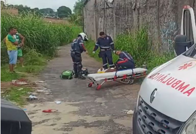 Marido esfaqueia esposa e é espancado por moradores no Riacho Doce