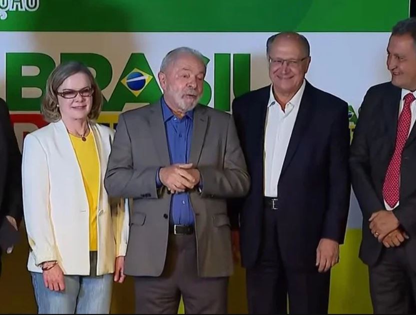 Lula faz 1º reunião com ministros hoje: 'Só tem hora para começar'