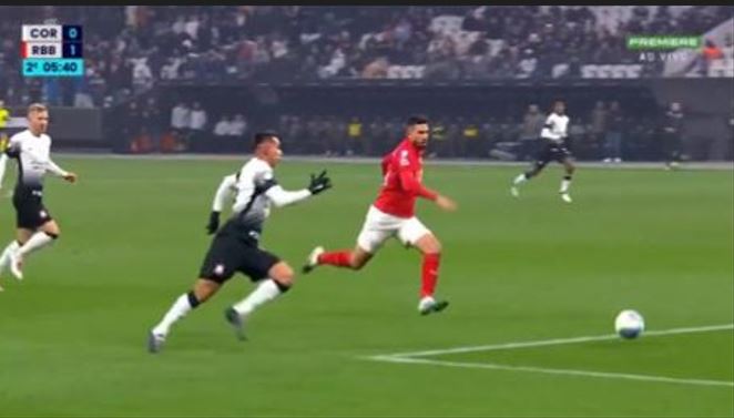 Corinthians empata com o Bragantino na base da raça com brilho de estreante