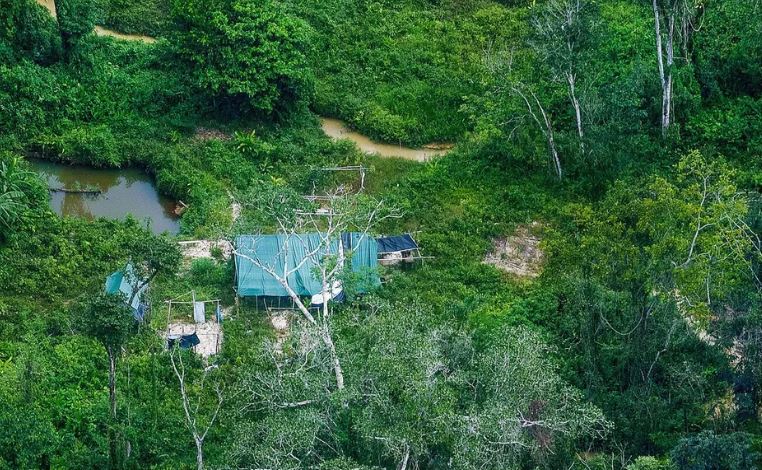 Barcos são liberados para retirar garimpeiros de terra Yanomami em Roraima