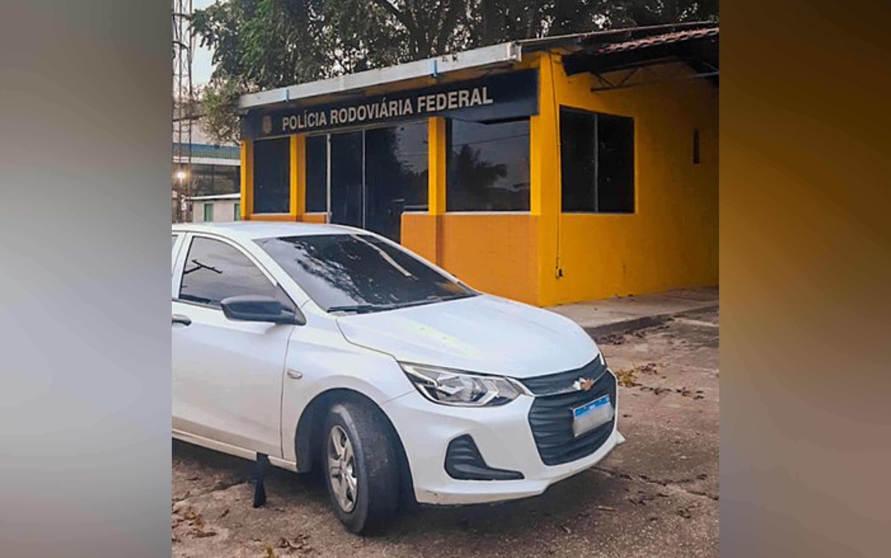 Dupla é presa em flagrante com carro roubado na BR-319