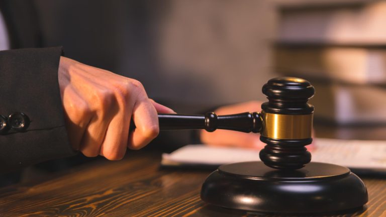 Homem que perseguiu ex-namorada e descumpriu medida protetiva é condenado