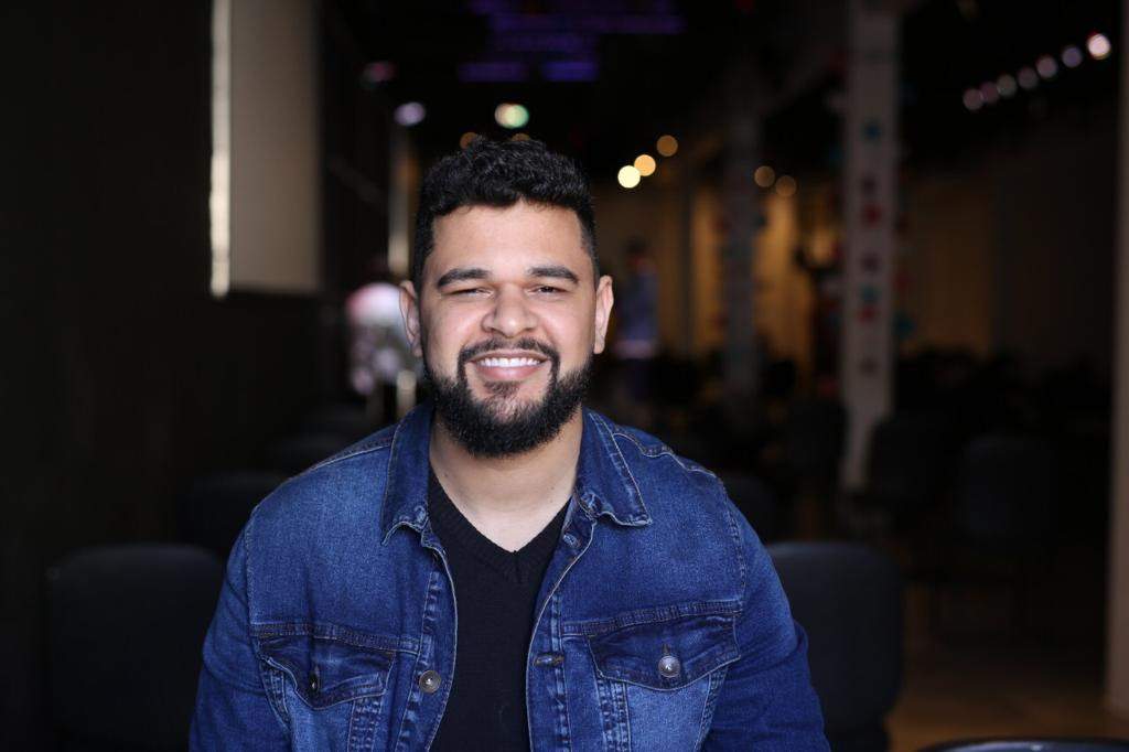 Escritor manauara lança livro relatando assalto em ônibus da linha 459