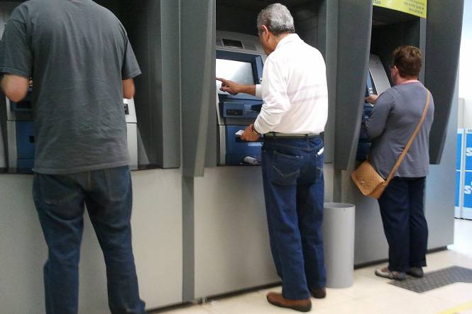 Dupla é presa suspeita de tentar aplicar golpe em idosos em Manaus