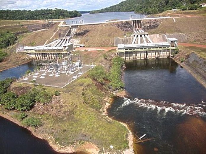 Barragem de minério apresenta vazamento e polui terra indígena no Amazonas