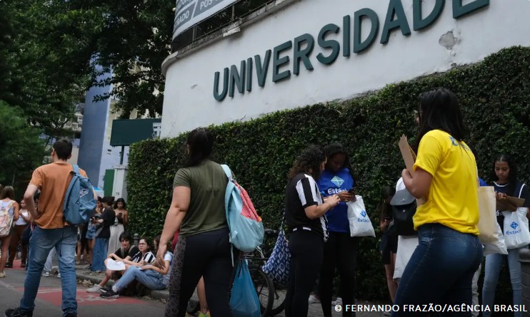 MEC abre consulta de vagas para o Fies 2026; inscrições começam na terça