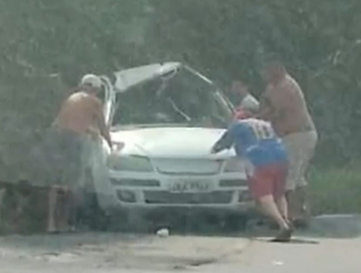 Casal fica ferido após carro capotar na AM-010 em Itacoatiara