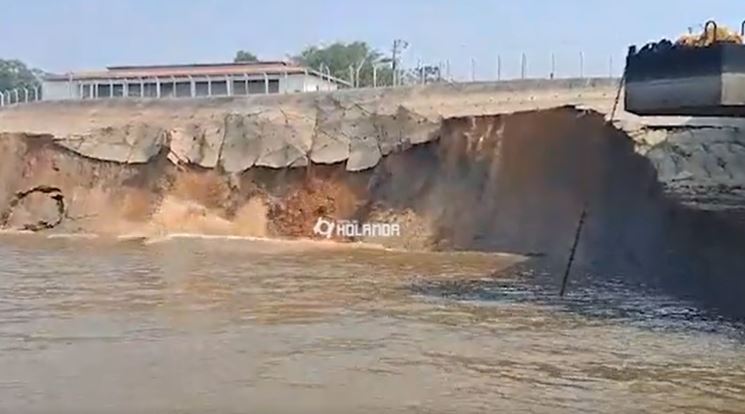 Porto de Itacoatiara é interditado após desbarrancamento e queda de rampa