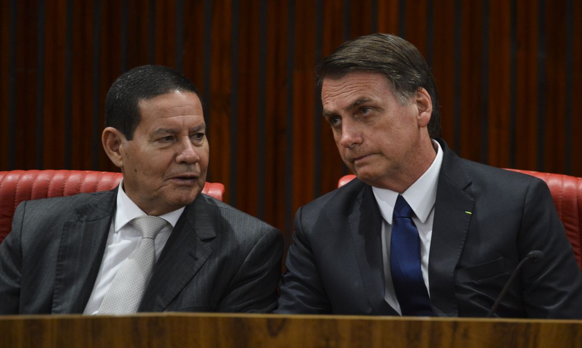 TSE retoma hoje julgamento sobre cassação da chapa Bolsonaro-Mourão