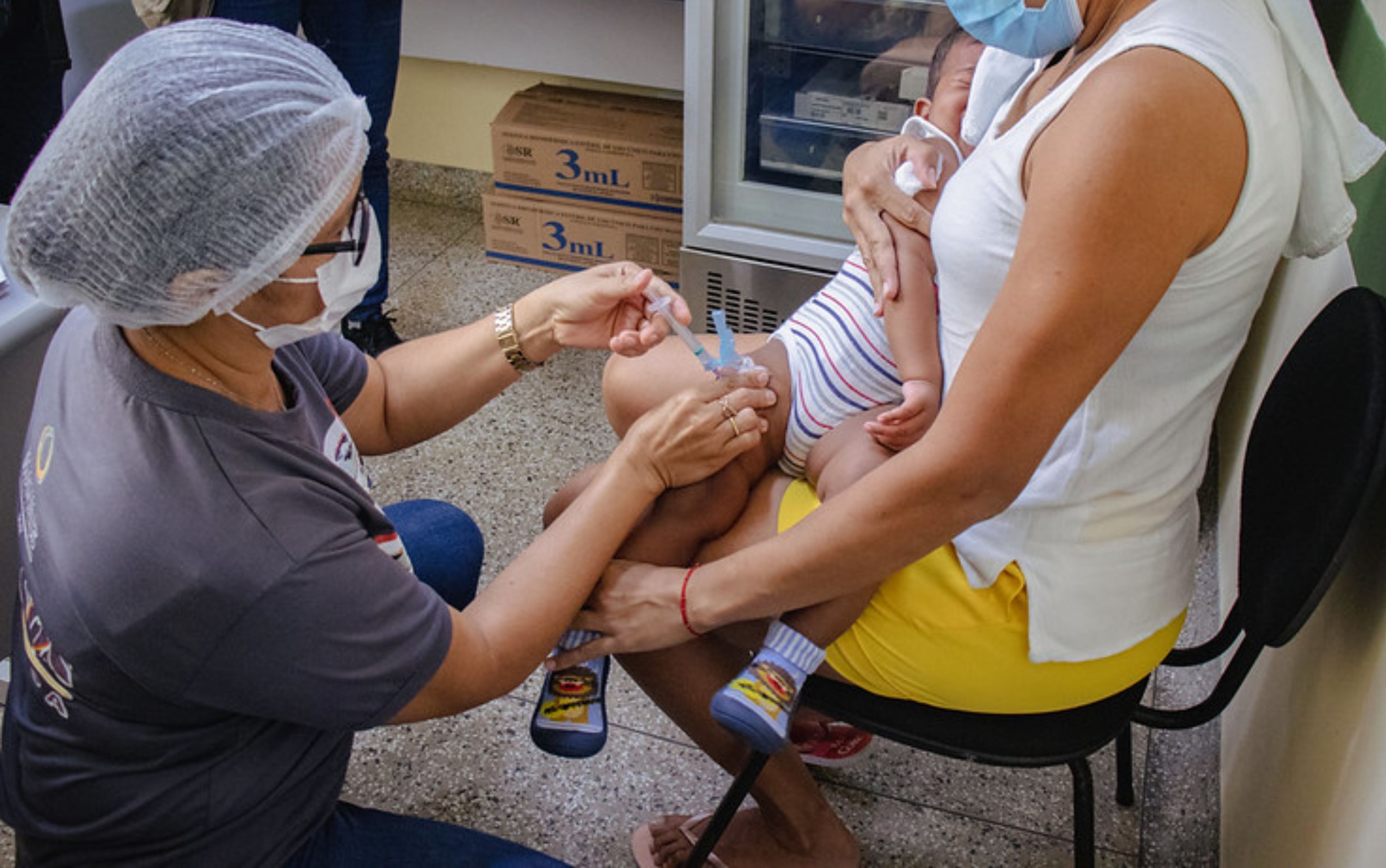 Casal pode ser multado em até R$ 10 mil caso filhas não sejam vacinadas