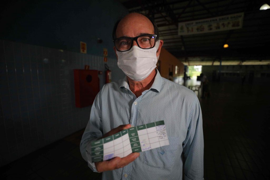 Vacina Pfizer é usada como dose de reforço contra Covid-19 em Manaus