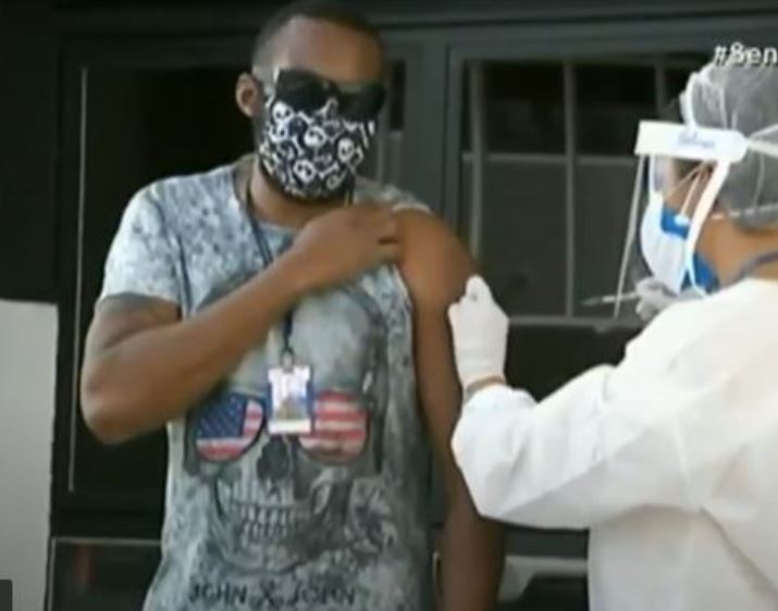 Projeto prevê exigência de comprovante de vacinação para acesso a serviços