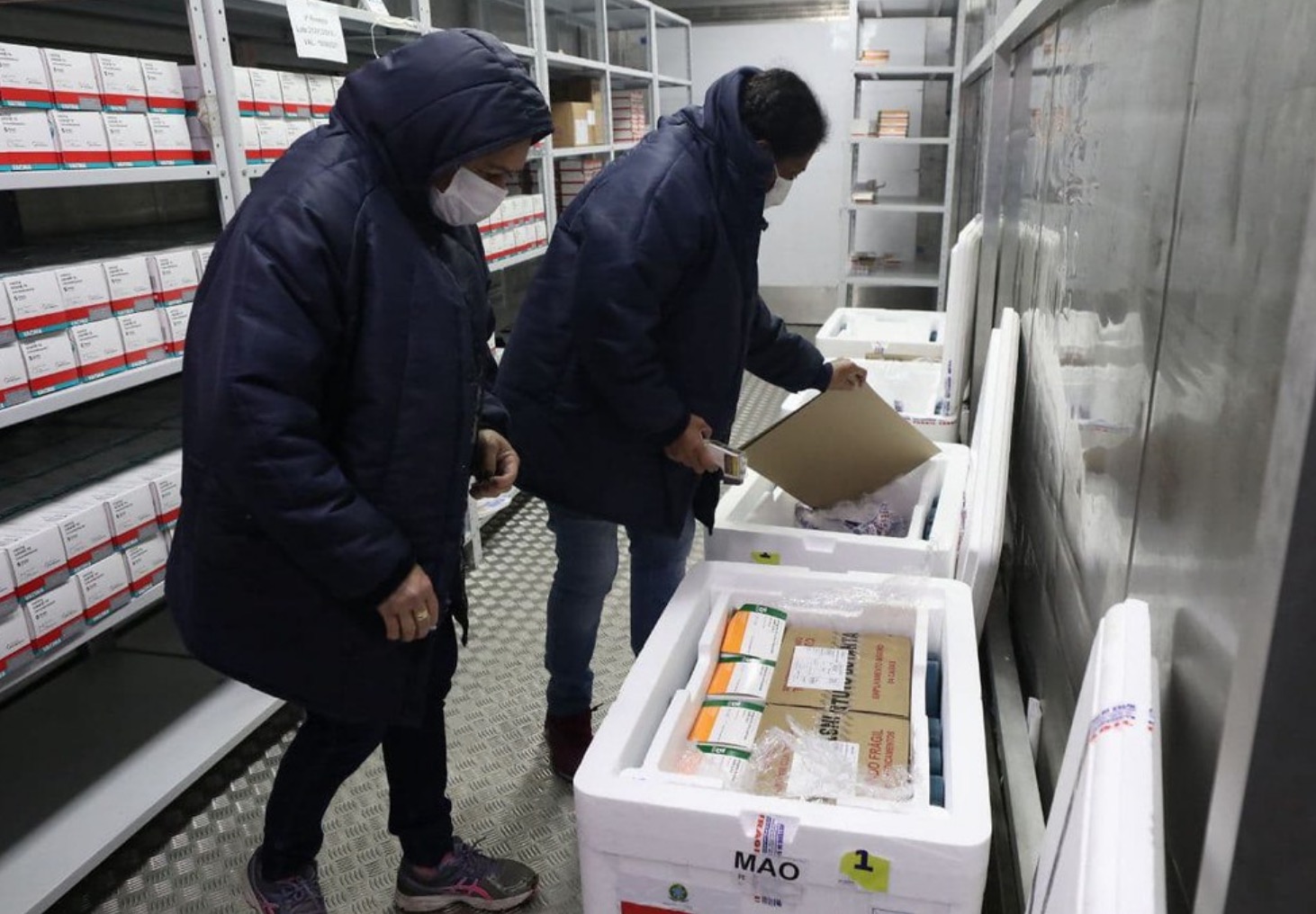 Municípios do AM atingidos pela cheia recebem vacinas e insumos 