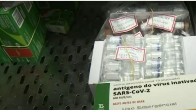 Criança desliga energia de prédio e faz lote inteiro de vacinas estragar