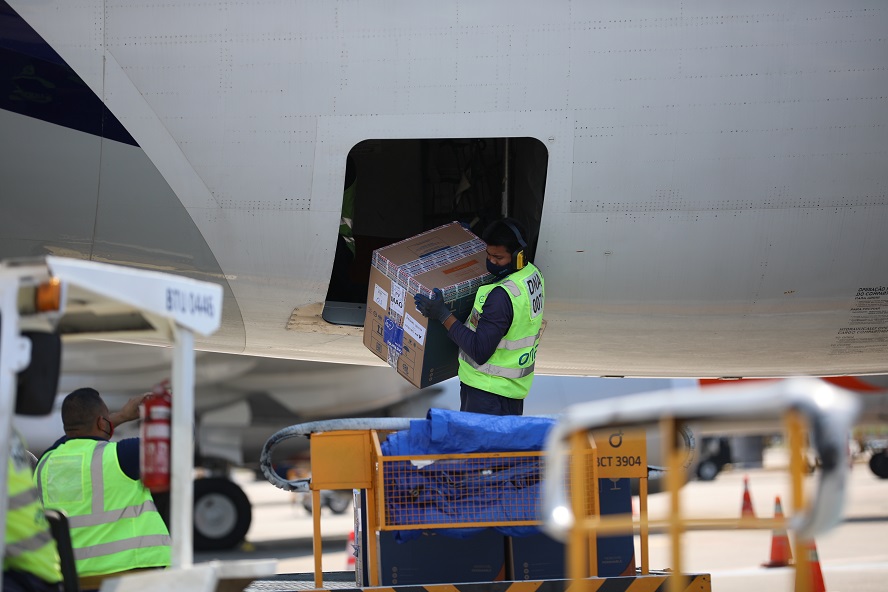 Amazonas recebe lote com mais de 43 mil doses da Pfizer