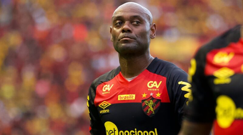 Sport formaliza saída de trio de ataque, incluindo Vagner Love